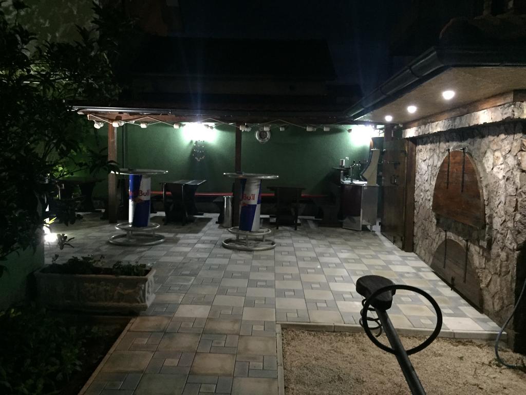 Apartments Vranes Tivat Exterior photo